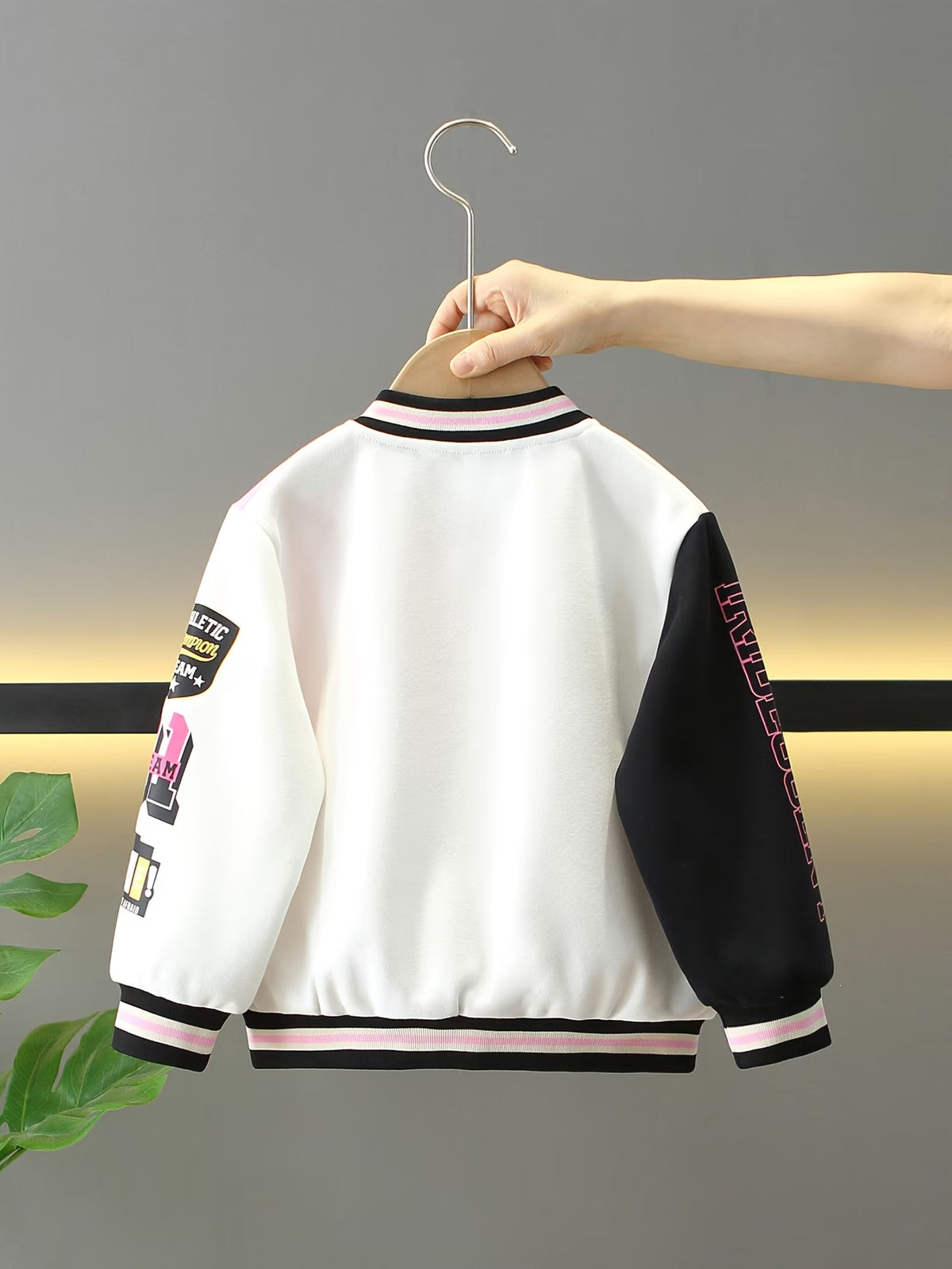 Spring/Autumn New Arrival: Comfortable, Versatile, and Trendy Casual Girls' Jacket with Two-Tone Color Block Design, Sweet and Exquisite for Outdoor Outings and Travel Wear